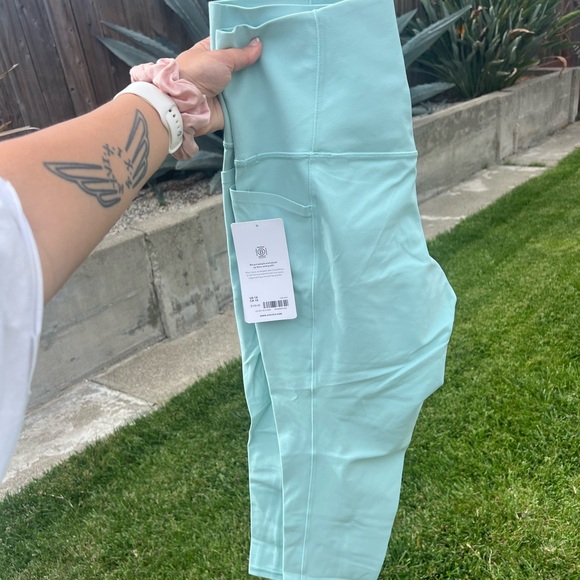 Athleta Pants - Athleta Salutation Stash 7/8 Tights/leggings